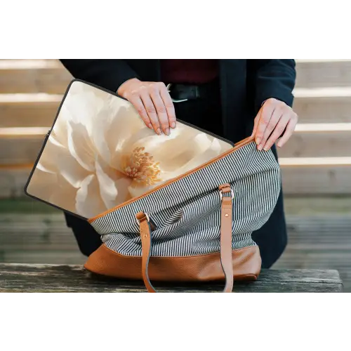 Close up - Pioenroos - Wit laptophoes neopreen klein -tas