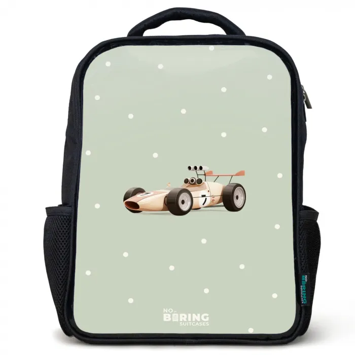 Beige retro raceauto op groene stippen achtergrond Rugzak - Zwart middel -3d