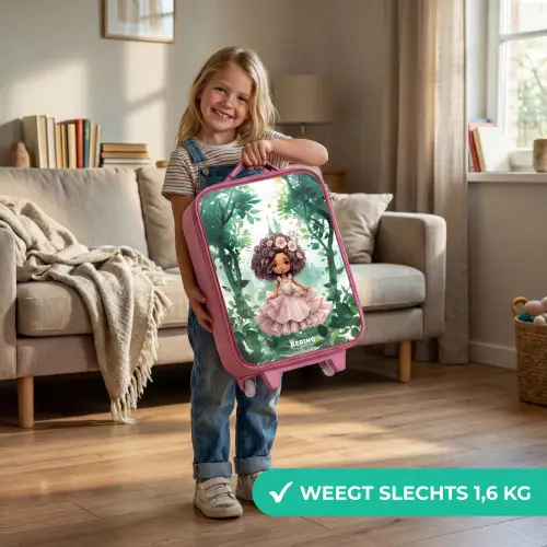 Meisje met donkere krullen in het bos Kinderkoffer - Roze klein -sfeer2_NL