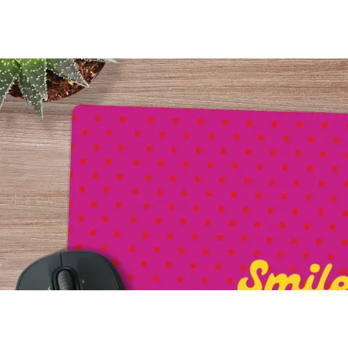 Smile - Stippen - Geel - Smiley - Roze muismat rubber klein -closeup