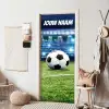 Voetbal op grasveld in een stadion met verlichting en personaliseerbare tekst bovenaan. deurposter klein -sfeer6