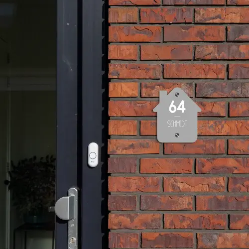 Effen lichtgrijs - Modern Naambord Huisje klein -sfeer2