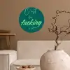 c'est la fucking vie - Groen - Handgeschreven Wandcirkel behangsticker klein -sfeer1