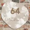 Beigefarbene Blumen - Modern Naambord Organisch middel -sfeer10