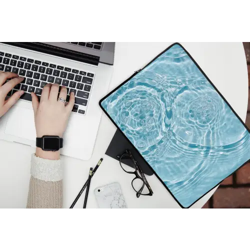Water - Blauw - bubbels laptophoes neopreen klein -bureau