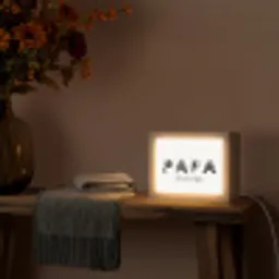 Papa - Lettercollage Light Box met kabel (Tafellamp) klein -sfeer4