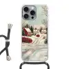 Kerstsfeer - Landelijk - Rood Hoesje iPhone 16 Pro Max met koord klein -3d