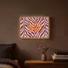 New era - Bordeaux - Zebraprint Light Box met batterij (Wandlamp) middel -sfeer4
