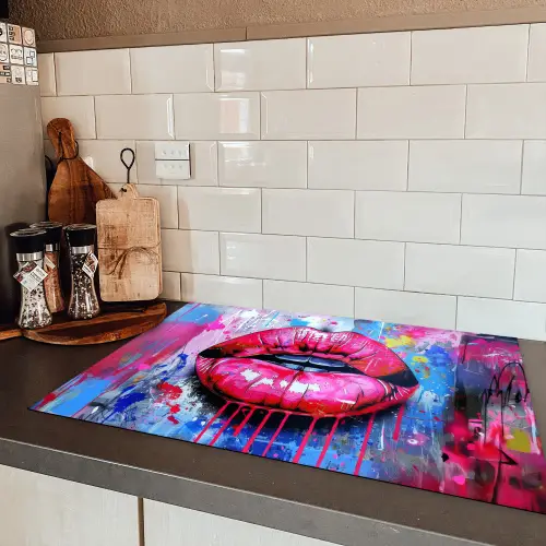 Graffiti - Lippen - Felroze - Geschilderd Inductie beschermer vinyl 3mm klein -sfeer3