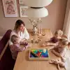 Kikker - Felgekleurd - Tak - Regenboog Dienblad Rechthoek middel -sfeer4