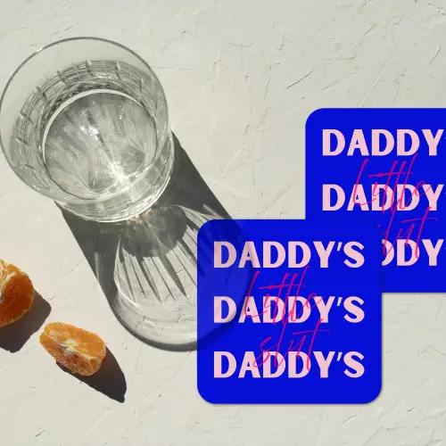 Blauw - Daddy's - Blokletters onderzetter kurk middel -sfeer4