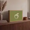 Lijntekening - Appel - Olijfgroen - Blaadje Light Box met batterij (Wandlamp) middel -sfeer2