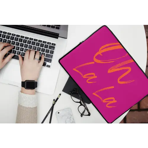 Oh la la - Oranje - Roze laptophoes neopreen klein -bureau