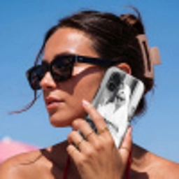 Modern - Vrouw - Zwart - Wit Toughcase MagSafe Apple iPhone 17 klein -Sfeer2V