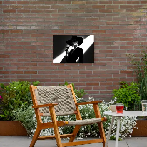 Vrouw - Wijn - Chic Tuinposter op houten frame 2 cm dik klein -sfeer3