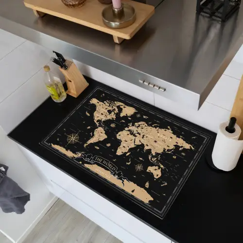 Wereldkaart - Beige - Zwart Inductie beschemer met haakjes klein -sfeer1