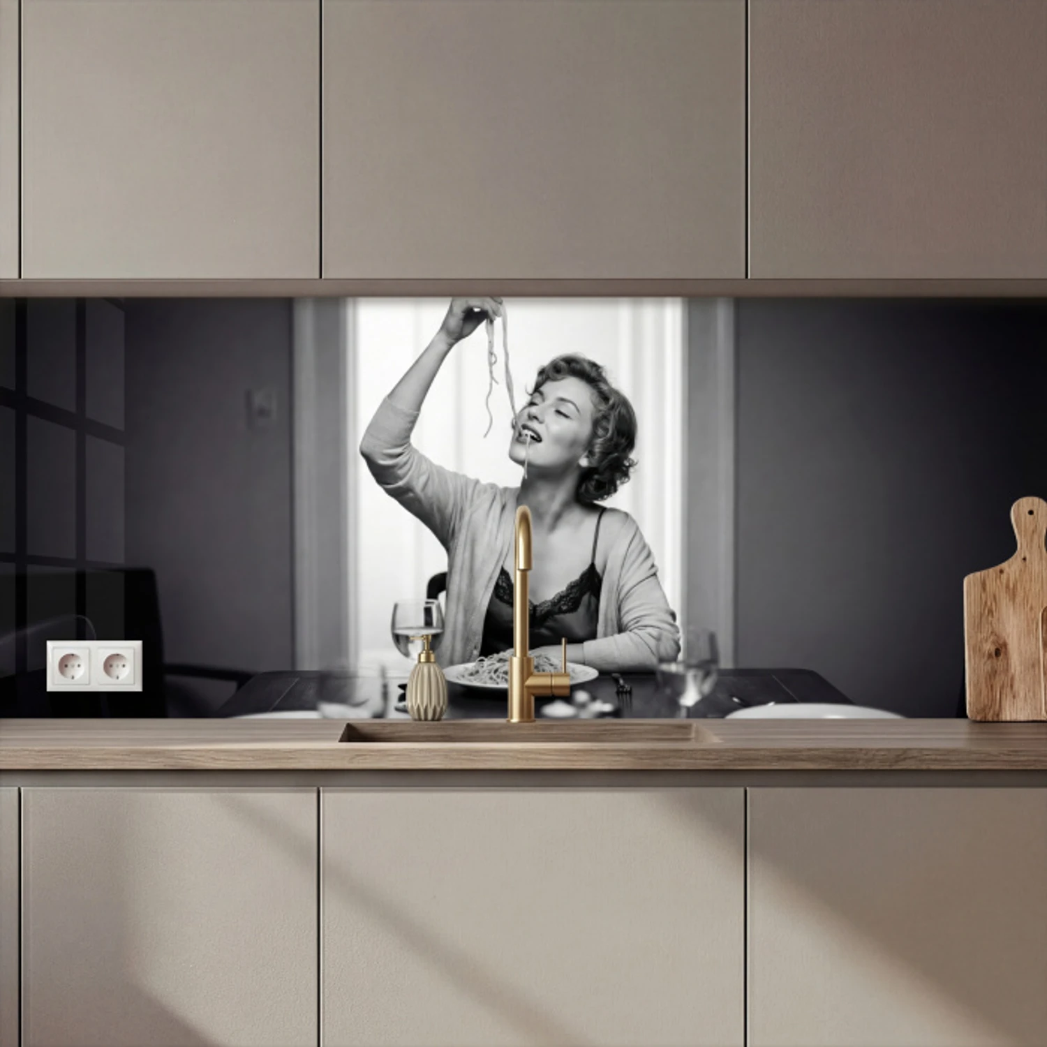 Vrouw - Spaghetti - Zwart - Wit keuken achterwand 2 middel zz_3dshopping