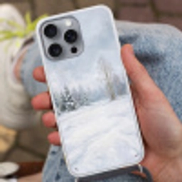Bospad - Dennen - Sneeuw - Winter - Rustgevend Hoesje iPhone 16 Pro Max met koord klein -sfeer3