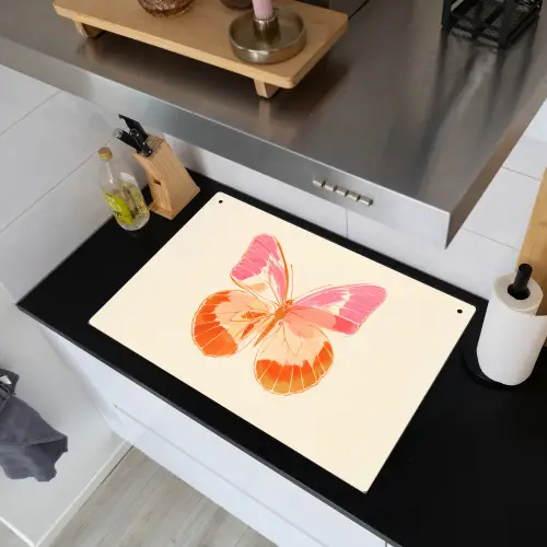 Oranje - Vlinder - Minimalistisch Inductie beschemer met haakjes klein -sfeer1