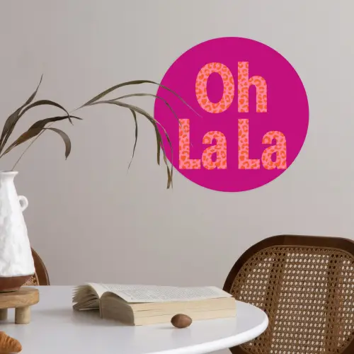 Oh la la - Luipaardprint - Roze Wandcirkel behangsticker klein -sfeer3