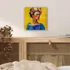 Frida Kahlo - Vrouw - Geel - Blauw - Bloemen plexiglas 5mm klein -sfeer4