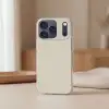 Lichtbeige - Terrazzo - Grijs Telefoonhoesje iPhone 17 Pro klein 878 -sfeer2