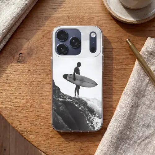 Surfer - Rots - Oceaan - Golven Telefoonhoesje iPhone 17 Pro klein -sfeer1