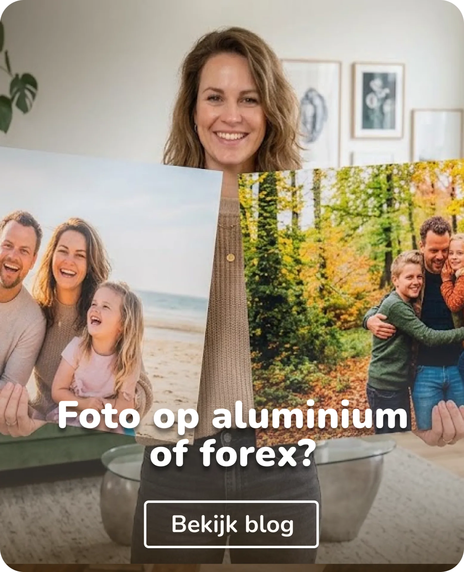 vrouw met twee fotos op aluminium en forex