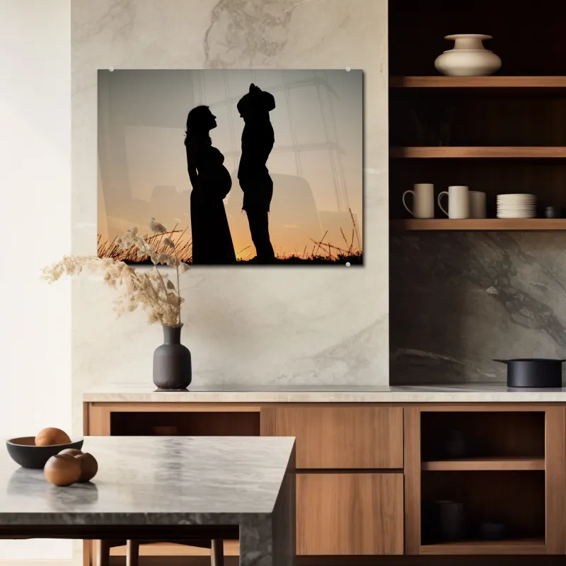 Foto op plexiglas zwanger stel aan muur