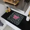 Panterprint - Zwart - Neonletters - Roze Inductie beschemer met haakjes middel -sfeer1