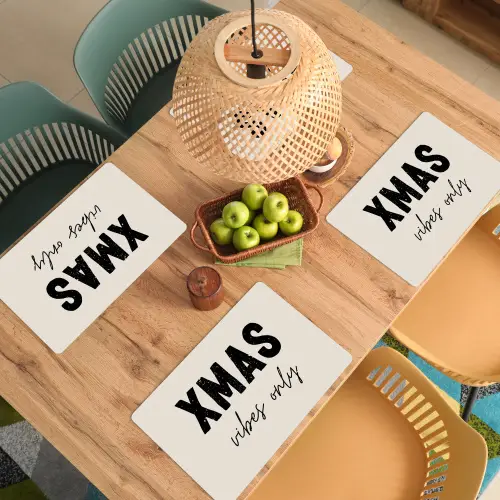 Kerst - Spreuk - xmas vibes only - Beige Placemat vinyl groot -zzsfeer5_Kitchenyeah-website