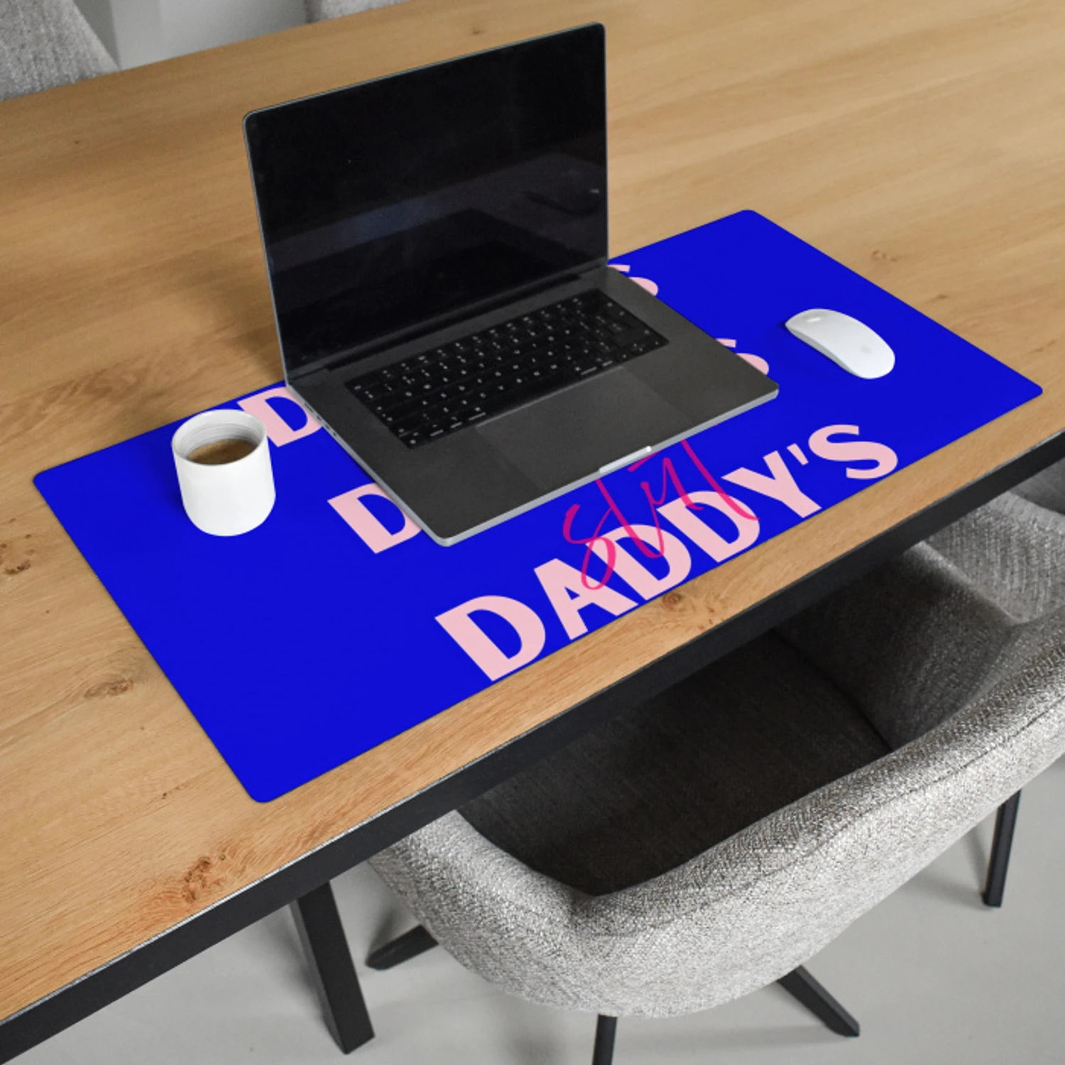 Blauw - Daddy's - Blokletters Muismat XXL klein -sfeer1