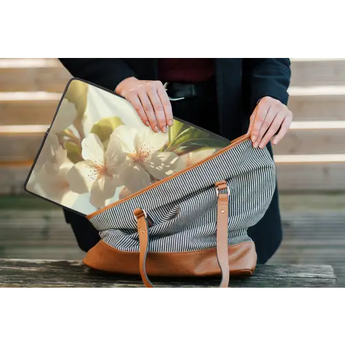 Bloesems - Wit - Zonnestralen -  Bloemblaadjes laptophoes neopreen klein -tas