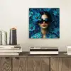 Vrouw - Bloemen - Blauw - Aesthetic - Luxe aluminium wit klein -sfeer1