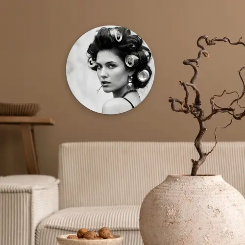 Edgy - Vrouw - Zwart - Wit Wandcirkel kunststof plaat 5mm dik klein -sfeer1
