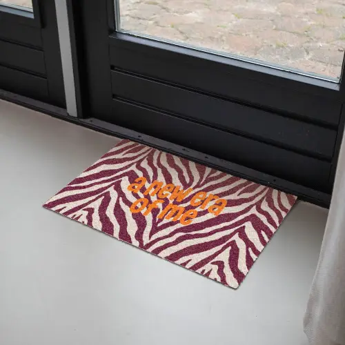New era - Bordeaux - Zebraprint Deurmat klein -sfeer2