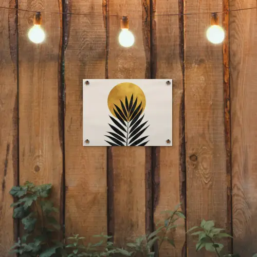 Zwart palmblad - Gouden cirkel - Beige achtergrond tuinposter los doek klein -sfeer1