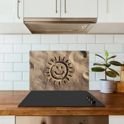 Gezichtje - Zon - Zand - Getekend keuken achterwand spatscherm klein -sfeer2
