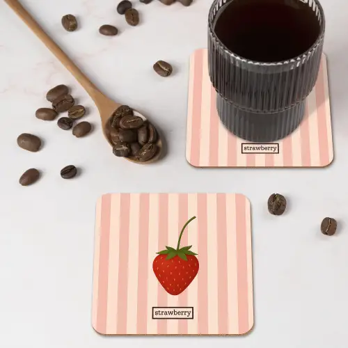 Aardbei - Strepen - Minimalistisch - Rood onderzetter kurk middel -sfeer2