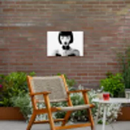 Vrouw - Lolly - Zwart - Wit Tuinposter op houten frame 2 cm dik klein -sfeer3