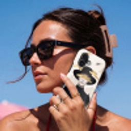 Vrouw - Portret - Modern - Goud - Kunst Toughcase MagSafe Apple iPhone 17 klein -Sfeer2V