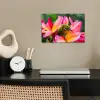 Tropische vogel tussen roze bloem poster papier klein -sfeer1