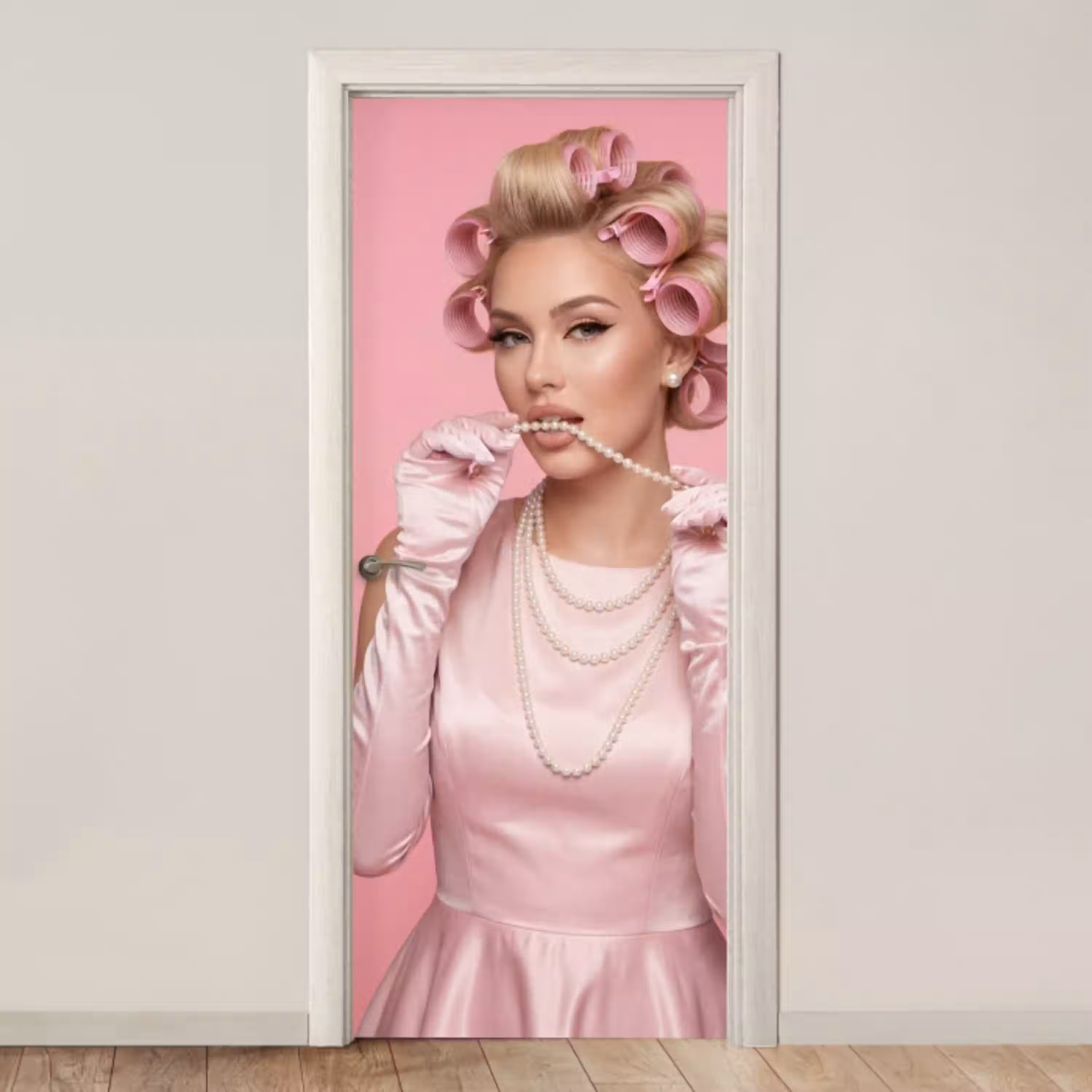 Vrouw - Roze - Parelketting - Krulspelden deurposter klein -3d_beige