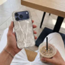 Grafisch - Fluitenkruid - Taupe Toughcase MagSafe Apple iPhone 17 Pro Max klein -Sfeer1M
