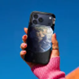 Aarde - Ruimte - Blauw - Groen Toughcase MagSafe Apple iPhone 17 Pro Max klein -Sfeer1V