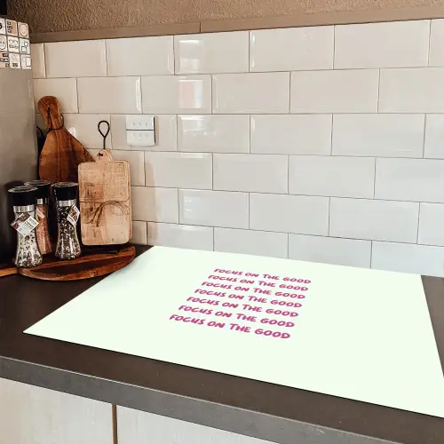 Focus on the good - Roze Inductie beschermer vinyl 3mm klein -sfeer3