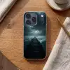 Steiger - Storm - Golven Telefoonhoesje iPhone 17 Pro klein -sfeer1
