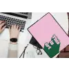 Groen - Teskt - This is art - Roze laptophoes neopreen klein -bureau