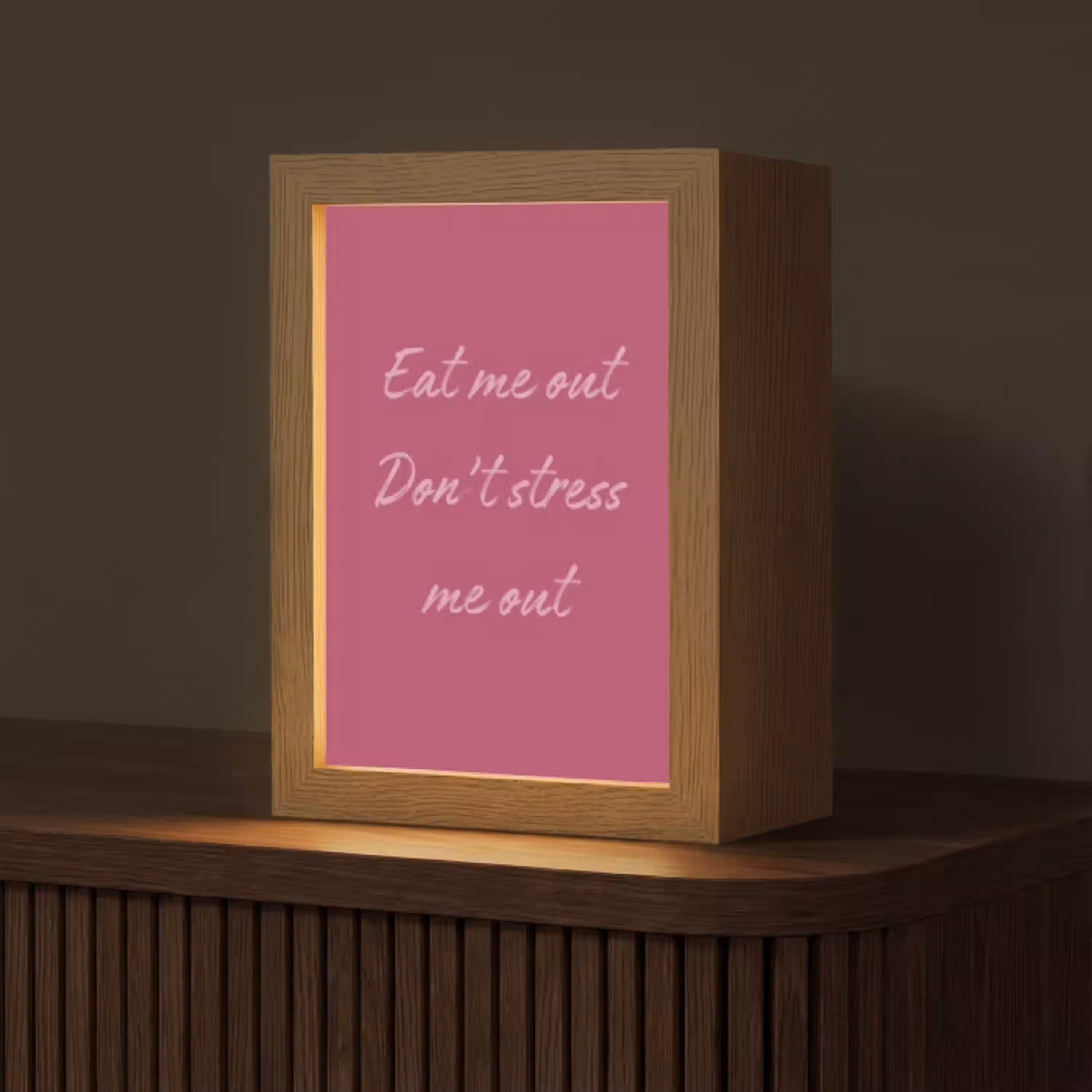 eat me out don't stress me out - Roze - Minimalistisch Light Box met kabel (Tafellamp) klein -z3d_website