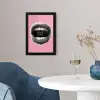 Mond - BLAH BLAH - Roze fotolijst zwart zonder passe partout klein -sfeer4